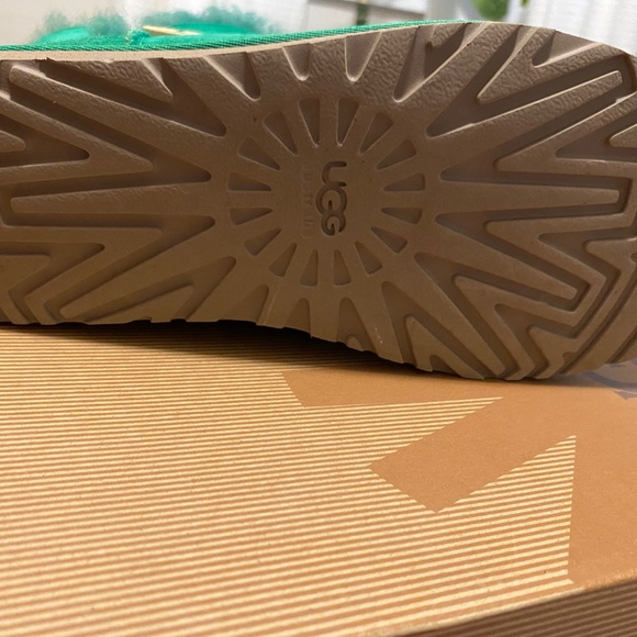 **Price Drop** UGG Mini Bailey with button- Green (Rare) - Picture 3 of 3